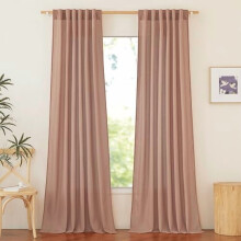 Cortinas de linho grosso cor terracota, com bolso para varão e presilhas na parte de trás, filtram a luz, garantem privacidade, para quarto/quarto