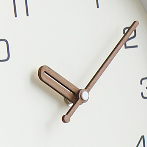 12in Silent Quartz Round Clock Creamy White 1xAA 2
