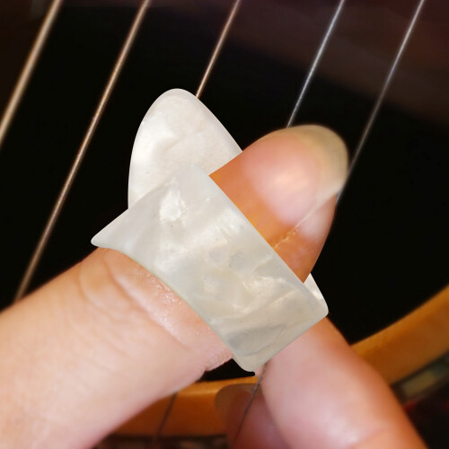 4 Bitar Tumfinger Gitarrplocka CelluloidföRmedlare Tumpick för Akustisk Elektrisk Gitarrtjocklek 2