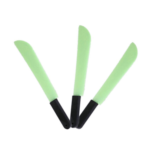 2Pcs Luminous Kids Plastic Halloween Playing Tool Long Cutter Green 1
