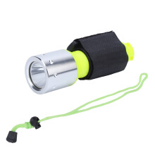 Linterna de buceo recargable con clasificación de impermeabilidad IPX8 y LED superbrillante para buceo, pesca, senderismo y uso de emergencia.