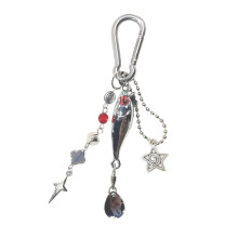 Porte-clés à breloques en forme de poisson perlé multicolore,