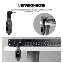 Drahtloser Mikrofon-Sender/Empfänger, angeschlossen an ein XLR-Funkmikrofonsystem für dynamische 48-V-Kondensatormikrofone.