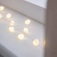 Lights4fun Indoor Cluster Berry String Micro Fairy Lights with 100 Warm White LEDs on Thin Silver Wire Plug in with Timer 2.5m