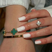 Milky White Press on Nails Set, Xcreando Sommer Square Fake Nails Medium Länge