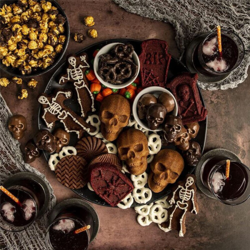 Ware Halloween Bakeware, Haunted Skull Cakelet Pan, Bronze 2