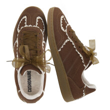 CUSHIONAIRE Belinda Zapatillas Casual para Mujeres con Detalle de Encaje - Zapatos de Verano con Plantilla de Memoria, MARRÓN 7W