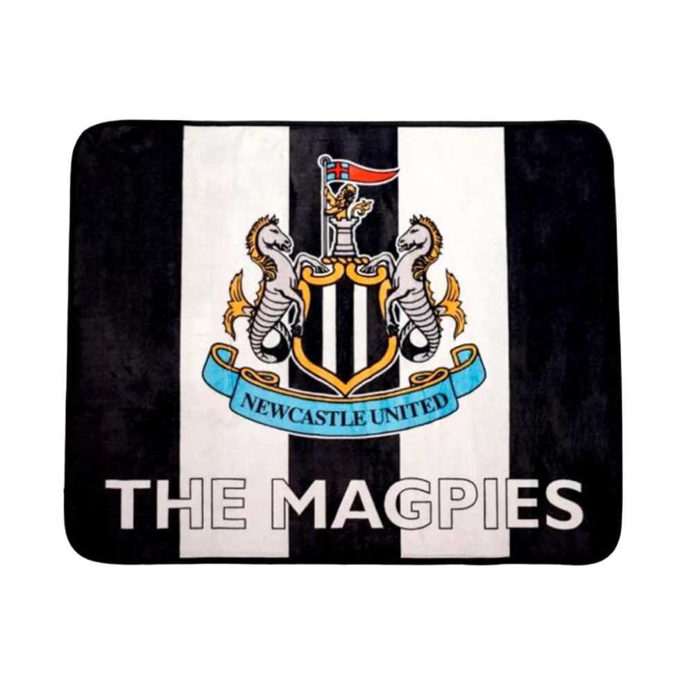 Newcastle United Fc The Magpies Crest Rug