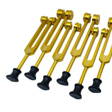 Ensemble de Diapasons pour la GuéRison, la ThéRapie par le Son (126,22 Hz, 136,1 Hz, 141,27 Hz, 172,06 Hz, 194,18 Hz, 210,42 Hz, 221,23 Hz) Or