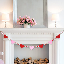 Guirnalda de Corazones de Fieltro y Bolas de Madera de 4.2 FT para San Valentín