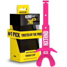 Nxtrnd Two Pro Football Bouclier Buccal, Sangle Permanente, Adulte & Jeune (Rose)