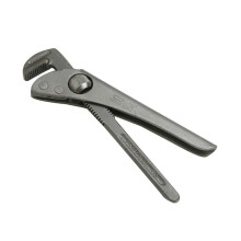 Footprint Thumbturn Pipe Wrench