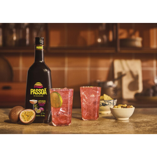 Passoa Passion Fruit Liqueur, Passion Fruit Martini, 70cl 2