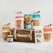 Joe & Sephs Gourmet Popcorn Hamper Gift, Best Selection with Salted Caramel Sauce, Chocolate Bites, Luxury Wicker Basket and Gift Card, Perfect for