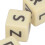 Sprachspiel mit 12 Buchstabenwürfeln aus 20
