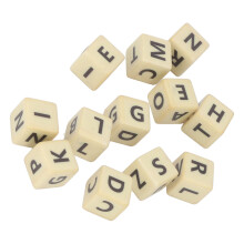 Sprachspiel mit 12 Buchstabenwürfeln aus