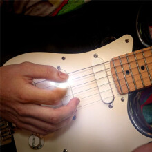 3 Szt. LED Kostka do Gitary Basowej Plektron Rozświetlający Beat Pick Świecące Kostki Ze Światłami do Gitary Elektrycznej Ukulele