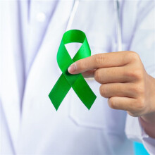 100 Pieces Awareness Ribbon Satin Ribbon Lapel Pins Fabric Ribbons with Safety Pins for Women Men (Green)