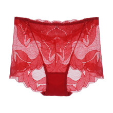 Handgefertigter Damen-Slip aus Seidenspitze, mittelhoch geschnitten, mit abgerundetem Gesäßausschnitt und besticktem Baumwollzwickel – ideal für