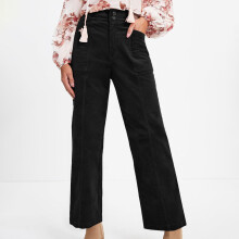Calça feminina lulshou, modelo casual de inverno, corte reto, cintura elástica, em veludo cotelê com bolsos. Ideal para o trabalho.