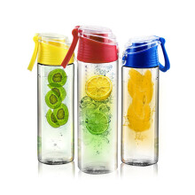 1 set draagbare rode plastic waterflessen met fruitinfuser voor mannen en vrouwen, ideaal voor buitensporten.