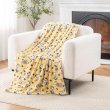 Coperta in peluche VelvetLoft Peanuts con simpatici personaggi di Snoopy, vestitini estivi con le zampe e le pose dei Peanuts, dimensioni 55 x 70