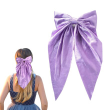 Presilha de cabelo preta estilo francês com laço e fita longa.