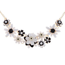 Colier cu strasuri florale strălucitoare, elegant, cu pandantiv floral gros și tropical, alb
