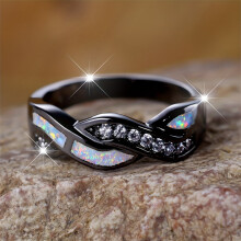 Elegante ring met gedraaid kruis, minimalistische, stijlvolle en luxe uitstraling, verlovings-/trouwring, amfibisch, sieraad voor mannen en vrouwen,