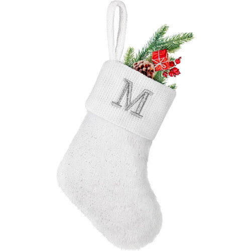 Weißer personalisierter Weihnachtsstrumpf mit gesticktem Anfangsbuchstaben