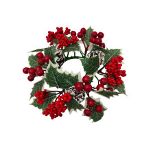 Guirlanda de velas com frutos vermelhos para decoração de mesa de Natal.