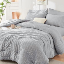 Light Grey Queen Seersucker 7-Piece Bed in a Bag Set