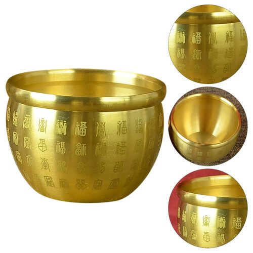 Goldene Kupfer-Schatzschale im traditionellen Stil