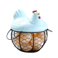 Eieraufbewahrungskorb in Hühnerform aus Eisen und Keramik