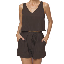 Pijama feminino composto por top cropped canelado com decote em V e shorts com cordão.