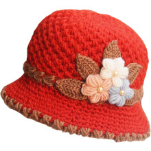 Gorro feminino de tricô estilo francês com estampa floral.