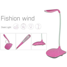 Genopladelig touch LED-skrivebordslampe med 3 lysstyrker