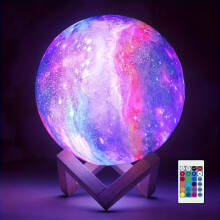 16-farebná nastaviteľná 3D LED lampa s mesačným efektom, diaľkovým ovládaním, USB, stojanom z masívneho dreva – jedinečný darček do