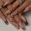 24-delade vinröda blommiga nagellack 1