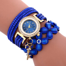 Modieus dameshorloge met leren armband, verkrijgbaar voor minder dan $5! Dames quartzhorloge met legering kast, blauwe kunstleren band en een