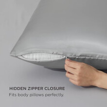 Funda de almohada corporal de satén de 20x54 pulgadas con cremallera.