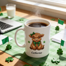 Caneca de cerâmica com vaca das Terras Altas para o Dia de São Patrício