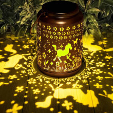 Waterdichte solar lantaarns voor buiten – met vlinder- en paardendesign, metalen hangende LED-lampen voor terras, tuin en erf – een perfect