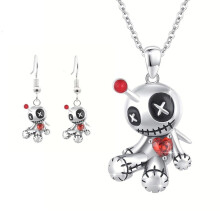 Enigmatische voodoo-pop mode ketting en oorbellen set voor een stoere accessoire-look.