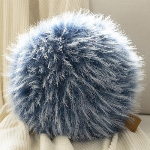 Μαξιλάρι Ashler Plush Round, με σφαιρικό μαξιλάρι από τεχνητή γούνα και λαβή, 12"x12", σκούρο