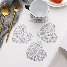 Set van 4 onderzetters voor de eettafel, holle, krasbestendige, hartvormige, geïsoleerde placemats voor kopjes, geschikt voor dagelijks gebruik.