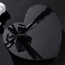 Boîtes cadeaux en papier en forme de cœur avec couvercles, idéales pour les cadeaux de la Saint-Valentin et les compositions florales. Couleurs