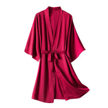 Dammor i satin, sidenkimono, kort badrock, brudtärnemor, festmorgon, långa dammor