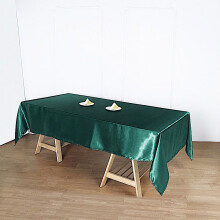 Saténový obdélníkový ubrus 60"x102" v barvě lovecké zelené