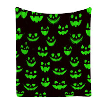 Couverture phosphorescente d'Halloween, 102 x 76 cm, jeté en flanelle noir et blanc effrayant pour canapé, lit – Compatible avec la décoration